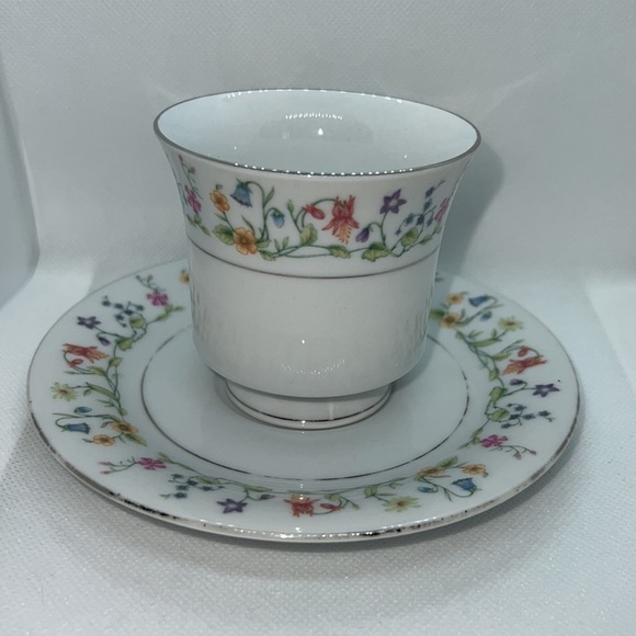CROWN MING TEA CUP AND SAUCER SUSAN PATTERN VINTAGE FINE CHINA FLOWERS FLORAL - Picture 2 of 9